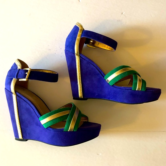 NWOT. BCBG statement wedges. - Picture 2 of 3